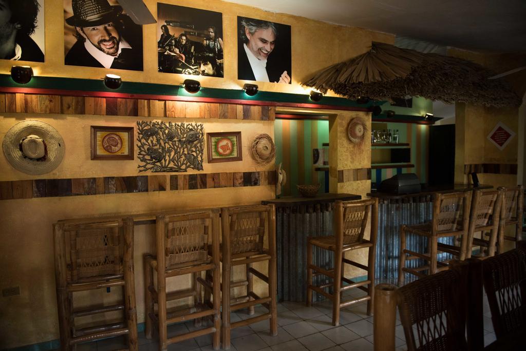 Hostal Dona Chava Педерналес Екстериор снимка