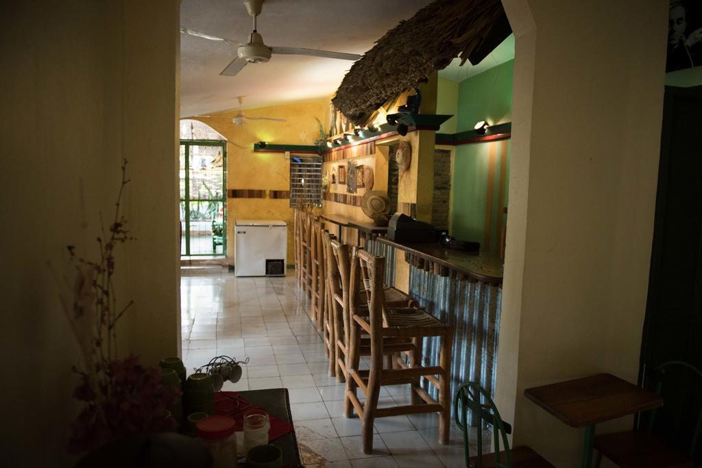 Hostal Dona Chava Педерналес Екстериор снимка