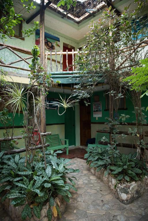 Hostal Dona Chava Педерналес Екстериор снимка