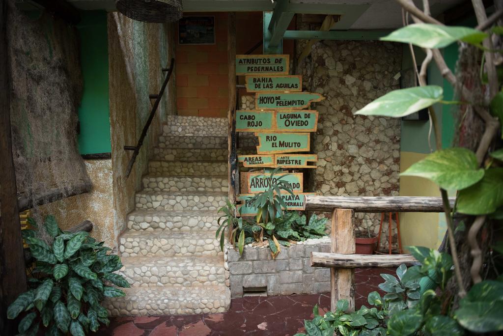 Hostal Dona Chava Педерналес Екстериор снимка