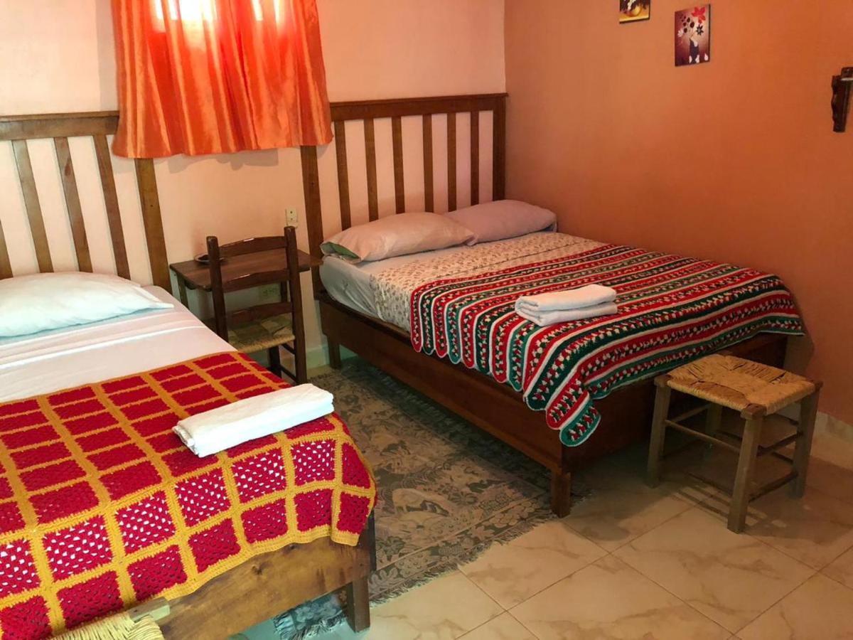Hostal Dona Chava Педерналес Екстериор снимка