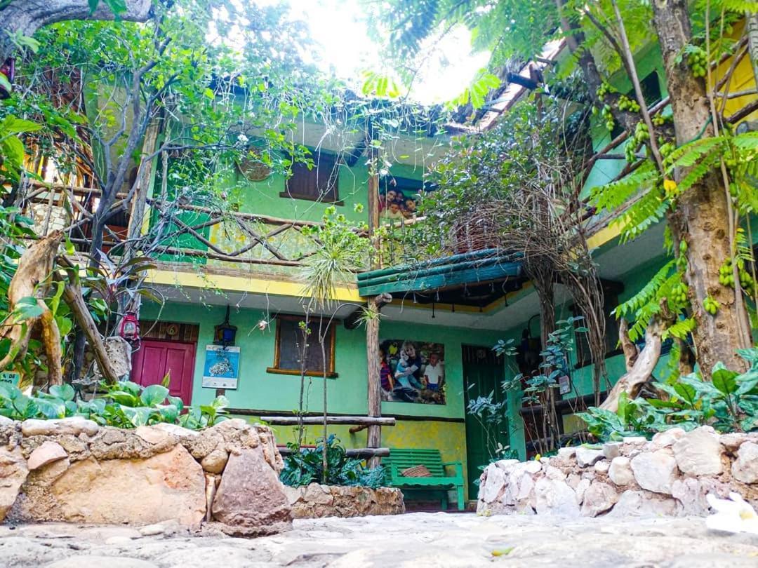 Hostal Dona Chava Педерналес Екстериор снимка